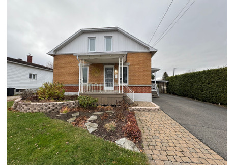 Dom na sprzedaż - 16 Rue St-Antoine, Victoriaville, QC G6P4H2, CA Victoriaville, Kanada, 328 m², 252 984 USD (1 037 235 PLN), NET-102407361