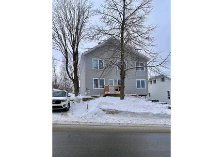 Dom na sprzedaż - 80-82 Av. St-Pierre, Alma, QC G8B2R2, CA Alma, Kanada, 235 m², 199 829 USD (813 304 PLN), NET-101678658