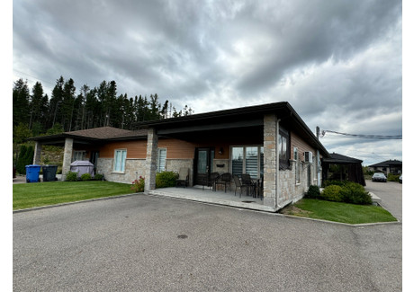 Mieszkanie na sprzedaż - 1984 Rue du Domaine-du-Vignoble, Chicoutimi, QC G7H0N6, CA Chicoutimi, Kanada, 142 m², 222 452 USD (912 055 PLN), NET-103057715