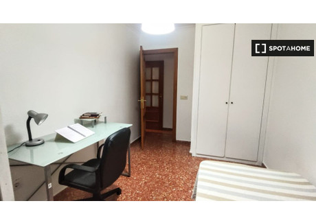 Pokój do wynajęcia - Valencia, Hiszpania, 130 m², 404 USD (1675 PLN), NET-86554247