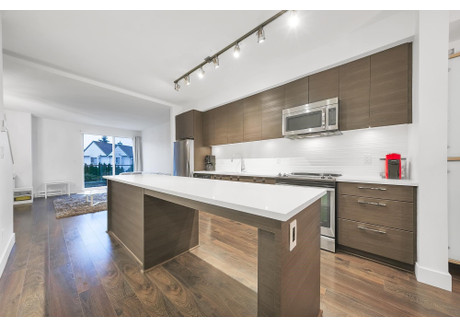 Dom na sprzedaż - 16 909 CLARKE ROAD Port Moody, Kanada, 118,64 m², 789 903 USD (3 238 600 PLN), NET-101928156