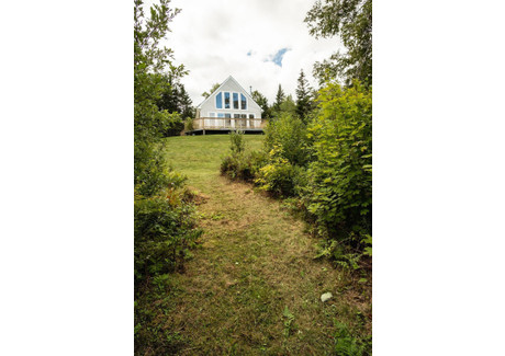 Dom na sprzedaż - 159 Fiddlehead Road Big Harbour Island, Kanada, 82,78 m², 307 505 USD (1 380 699 PLN), NET-83252462