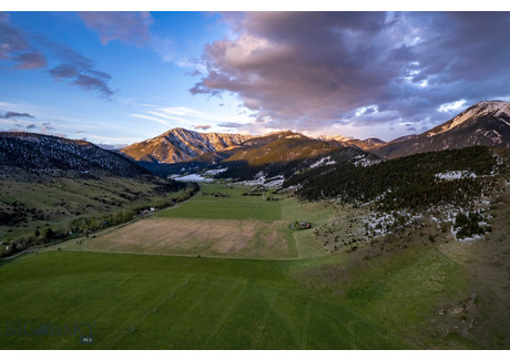 Działka na sprzedaż - NHN Suce Creek Road, Park County, MT Livingston, Usa, 363 569,6 m², 3 875 000 USD (14 880 000 PLN), NET-97965075