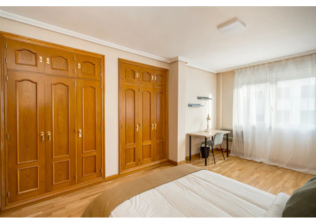 Mieszkanie do wynajęcia - Calle de Umbría Madrid, Hiszpania, 300 m², 1289 USD (5285 PLN), NET-100143314