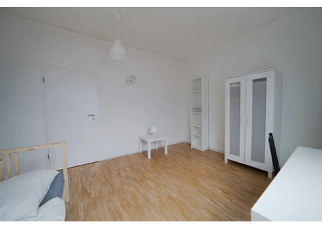 Mieszkanie do wynajęcia - Erika-Mann-Straße Munich, Niemcy, 205 m², 896 USD (3719 PLN), NET-100168948