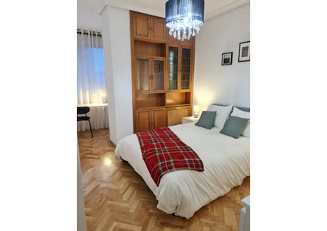 Mieszkanie do wynajęcia - Calle de Oña Madrid, Hiszpania, 117 m², 608 USD (2495 PLN), NET-100253139