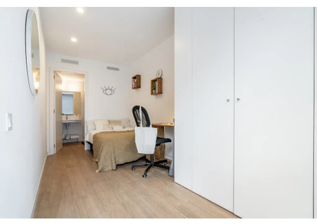 Mieszkanie do wynajęcia - Carrer de Benavent Barcelona, Hiszpania, 100 m², 1267 USD (4904 PLN), NET-100361138