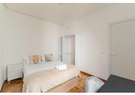 Mieszkanie do wynajęcia - Calle de Fernández de la Hoz Madrid, Hiszpania, 130 m², 906 USD (3479 PLN), NET-100423373