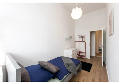 Mieszkanie do wynajęcia - Dominicusstraße Berlin, Niemcy, 80 m², 746 USD (2917 PLN), NET-101123594