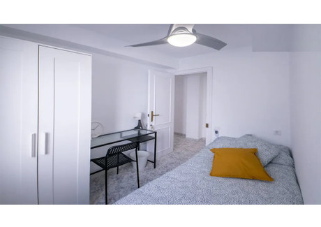 Mieszkanie do wynajęcia - Carrer Germans Villalonga Valencia, Hiszpania, 95 m², 297 USD (1179 PLN), NET-101355143