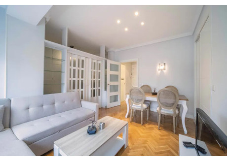 Mieszkanie do wynajęcia - Calle del Poeta Joan Maragall Madrid, Hiszpania, 40 m², 2352 USD (9453 PLN), NET-101355626