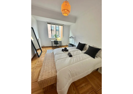 Mieszkanie do wynajęcia - Calle de Coslada Madrid, Hiszpania, 133 m², 988 USD (4099 PLN), NET-101382827