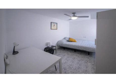 Mieszkanie do wynajęcia - Carrer Germans Villalonga Valencia, Hiszpania, 95 m², 339 USD (1385 PLN), NET-101411084