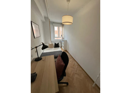 Mieszkanie do wynajęcia - Calle de Fernández de los Ríos Madrid, Hiszpania, 134 m², 825 USD (3424 PLN), NET-101411856