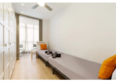 Mieszkanie do wynajęcia - Carrer de Balmes Barcelona, Hiszpania, 100 m², 1383 USD (5739 PLN), NET-101412154