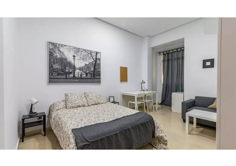 Mieszkanie do wynajęcia - Carrer de la Pau Valencia, Hiszpania, 175 m², 419 USD (1712 PLN), NET-101887995