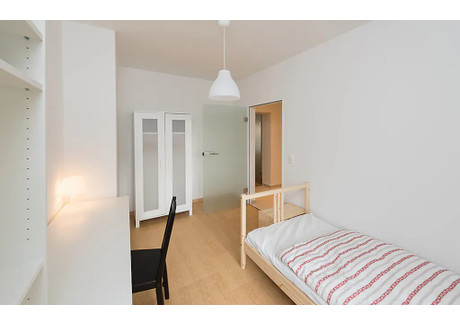 Mieszkanie do wynajęcia - Leopoldstraße Munich, Niemcy, 69 m², 895 USD (3659 PLN), NET-102249975