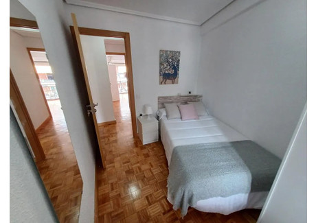 Mieszkanie do wynajęcia - Calle de Maseda Madrid, Hiszpania, 85 m², 484 USD (2009 PLN), NET-102698678