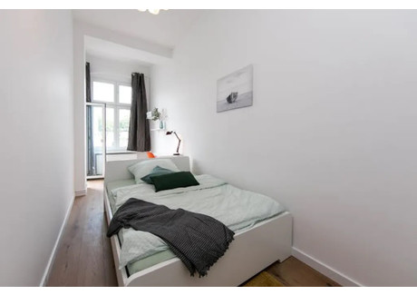 Mieszkanie do wynajęcia - Dominicusstraße Berlin, Niemcy, 80 m², 773 USD (3171 PLN), NET-102638405