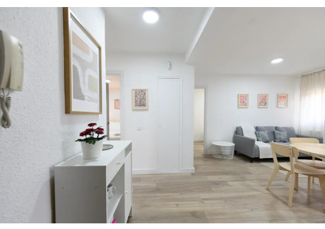 Mieszkanie do wynajęcia - Avenida de Entrevías Madrid, Hiszpania, 70 m², 1870 USD (7611 PLN), NET-102916522