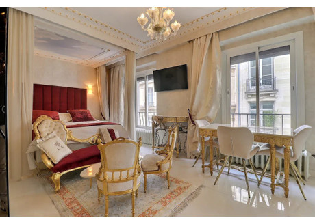 Mieszkanie do wynajęcia - Avenue Matignon Paris, Francja, 33 m², 2677 USD (11 111 PLN), NET-103238696