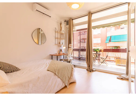 Mieszkanie do wynajęcia - Carrer de Rocafort Barcelona, Hiszpania, 65 m², 947 USD (3714 PLN), NET-94186467