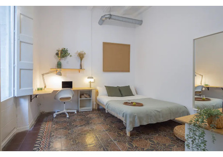 Mieszkanie do wynajęcia - Carrer dels Assaonadors Barcelona, Hiszpania, 350 m², 917 USD (3750 PLN), NET-94239209