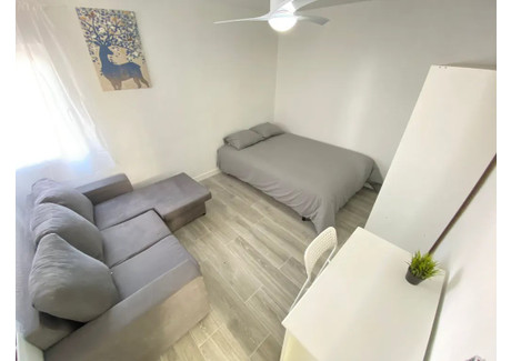Mieszkanie do wynajęcia - Calle del Mar de las Antillas Madrid, Hiszpania, 90 m², 596 USD (2347 PLN), NET-94729124