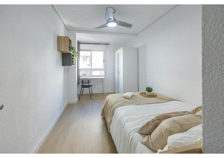 Mieszkanie do wynajęcia - Carrer del Doctor Vicent Zaragoza Valencia, Hiszpania, 125 m², 461 USD (1839 PLN), NET-94956501