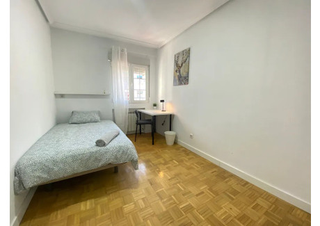 Mieszkanie do wynajęcia - Calle de Cardeñosa Madrid, Hiszpania, 80 m², 389 USD (1533 PLN), NET-94974662