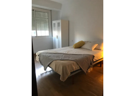 Mieszkanie do wynajęcia - Carrer de Viladomat Barcelona, Hiszpania, 100 m², 813 USD (3245 PLN), NET-95030190