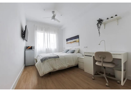 Mieszkanie do wynajęcia - Carrer dels Alts Forns Barcelona, Hiszpania, 110 m², 813 USD (3201 PLN), NET-95247756