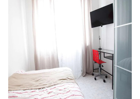 Mieszkanie do wynajęcia - Viale Ortles Milan, Włochy, 60 m², 964 USD (3798 PLN), NET-95460631