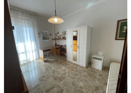 Mieszkanie do wynajęcia - Via Ugo Foscolo Scandicci, Włochy, 100 m², 670 USD (2779 PLN), NET-95474032