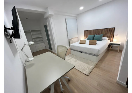 Mieszkanie do wynajęcia - Carrer de Còrsega Barcelona, Hiszpania, 100 m², 1136 USD (4477 PLN), NET-95495552