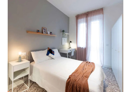 Mieszkanie do wynajęcia - Piazza Giosuè Carducci Turin, Włochy, 70 m², 635 USD (2501 PLN), NET-95549707
