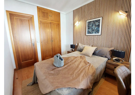 Mieszkanie do wynajęcia - Calle de Beatriz de Bobadilla Madrid, Hiszpania, 190 m², 677 USD (2729 PLN), NET-95864938