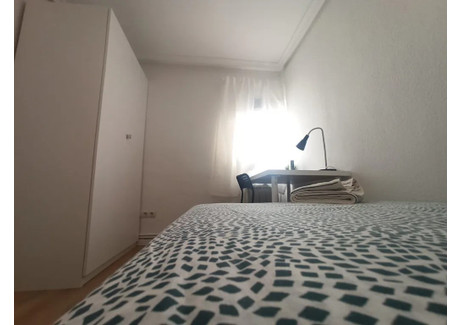 Mieszkanie do wynajęcia - Calle de Benalmádena Madrid, Hiszpania, 110 m², 534 USD (2068 PLN), NET-96108460