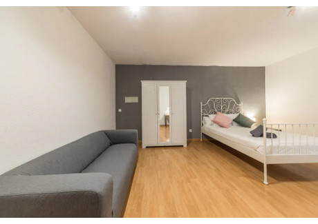 Mieszkanie do wynajęcia - Calle de Fuencarral Madrid, Hiszpania, 200 m², 668 USD (2691 PLN), NET-96158712