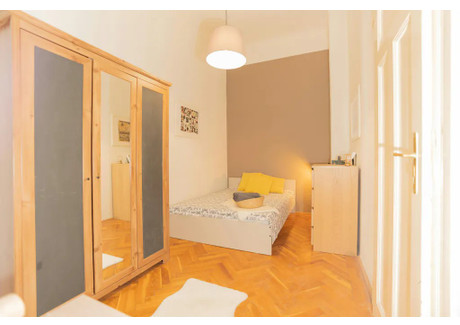 Mieszkanie do wynajęcia - Deák Ferenc utca Budapest, Węgry, 98 m², 360 USD (1475 PLN), NET-96319459