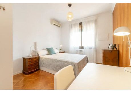 Mieszkanie do wynajęcia - Carrer de la Indústria Barcelona, Hiszpania, 80 m², 844 USD (3458 PLN), NET-96319475