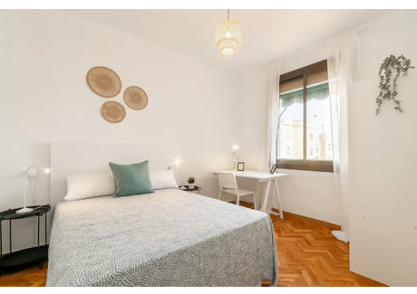 Mieszkanie do wynajęcia - Carrer de la Indústria Barcelona, Hiszpania, 80 m², 889 USD (3564 PLN), NET-96319641