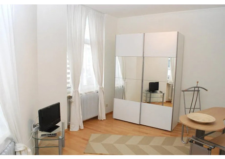 Dom do wynajęcia - Esslinger Straße Frankfurt Am Main, Niemcy, 88 m², 754 USD (3067 PLN), NET-96503427