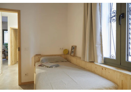 Mieszkanie do wynajęcia - Carrer de l'Encarnació Barcelona, Hiszpania, 140 m², 993 USD (3981 PLN), NET-96542798