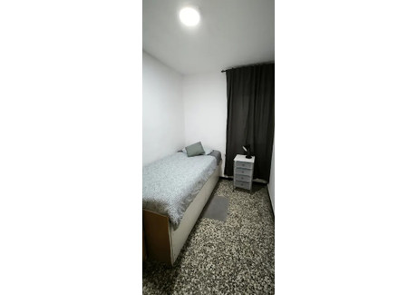 Mieszkanie do wynajęcia - Carrer de Santa Albina Barcelona, Hiszpania, 140 m², 545 USD (2146 PLN), NET-96637415