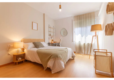 Mieszkanie do wynajęcia - Carrer de Rocafort Barcelona, Hiszpania, 65 m², 808 USD (3226 PLN), NET-96665282