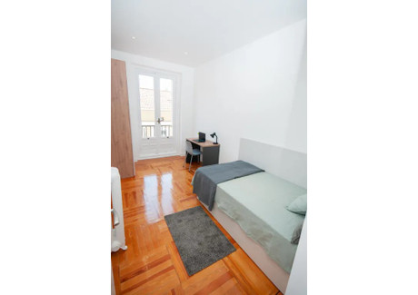 Mieszkanie do wynajęcia - Calle Blanca de Navarra Madrid, Hiszpania, 200 m², 813 USD (3201 PLN), NET-96729669