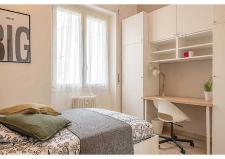 Mieszkanie do wynajęcia - Via Val Strona Milan, Włochy, 70 m², 687 USD (2706 PLN), NET-96745685