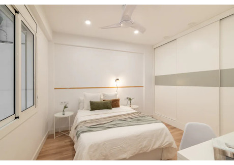 Mieszkanie do wynajęcia - Carrer de Balmes Barcelona, Hiszpania, 120 m², 685 USD (2733 PLN), NET-96783320