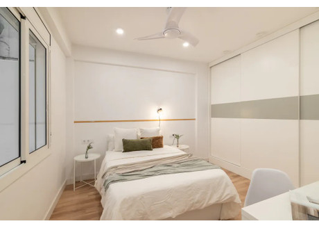 Mieszkanie do wynajęcia - Carrer de Balmes Barcelona, Hiszpania, 120 m², 760 USD (2917 PLN), NET-96783320